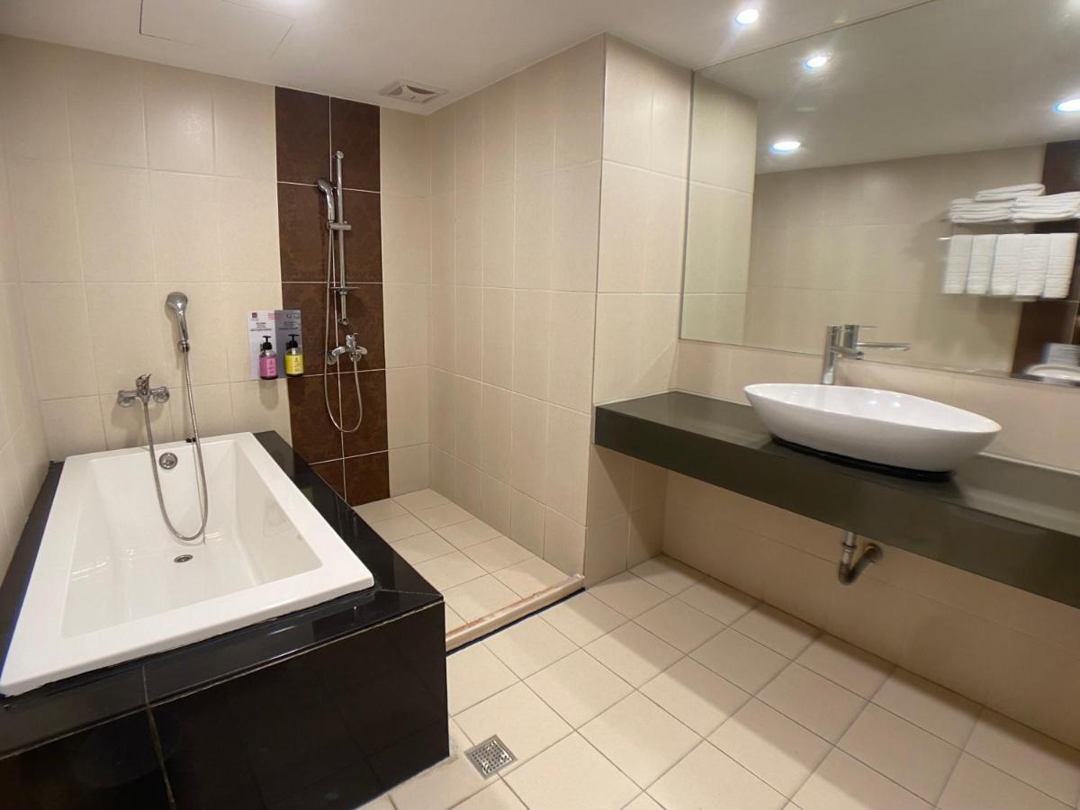 Bonjour Hotel Taichung Dış mekan fotoğraf