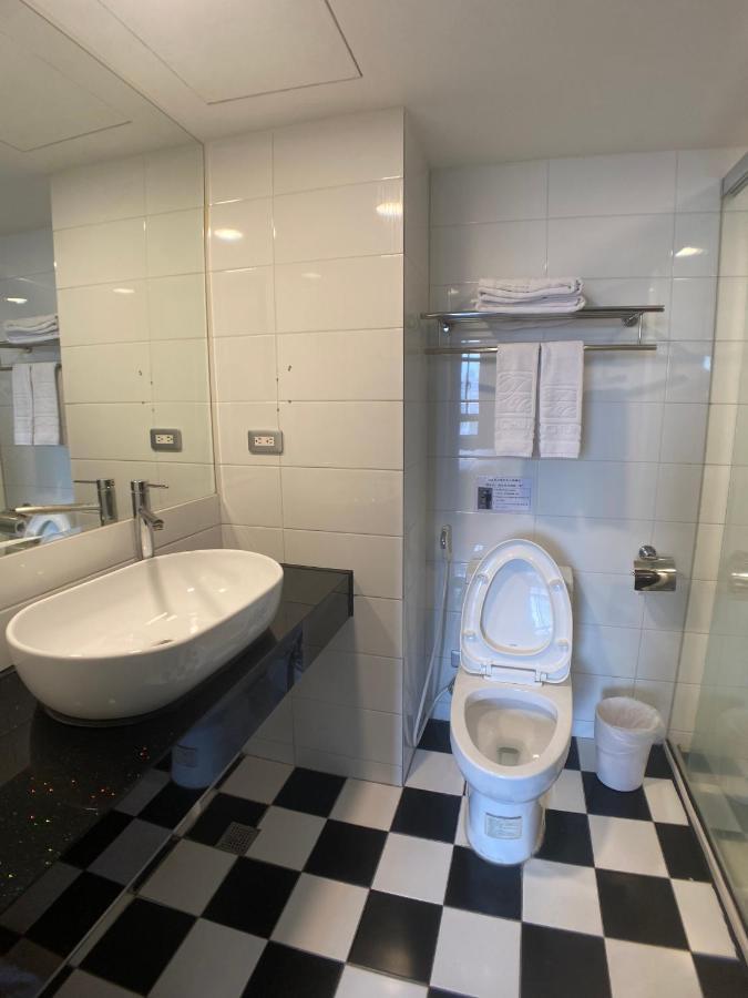 Bonjour Hotel Taichung Dış mekan fotoğraf