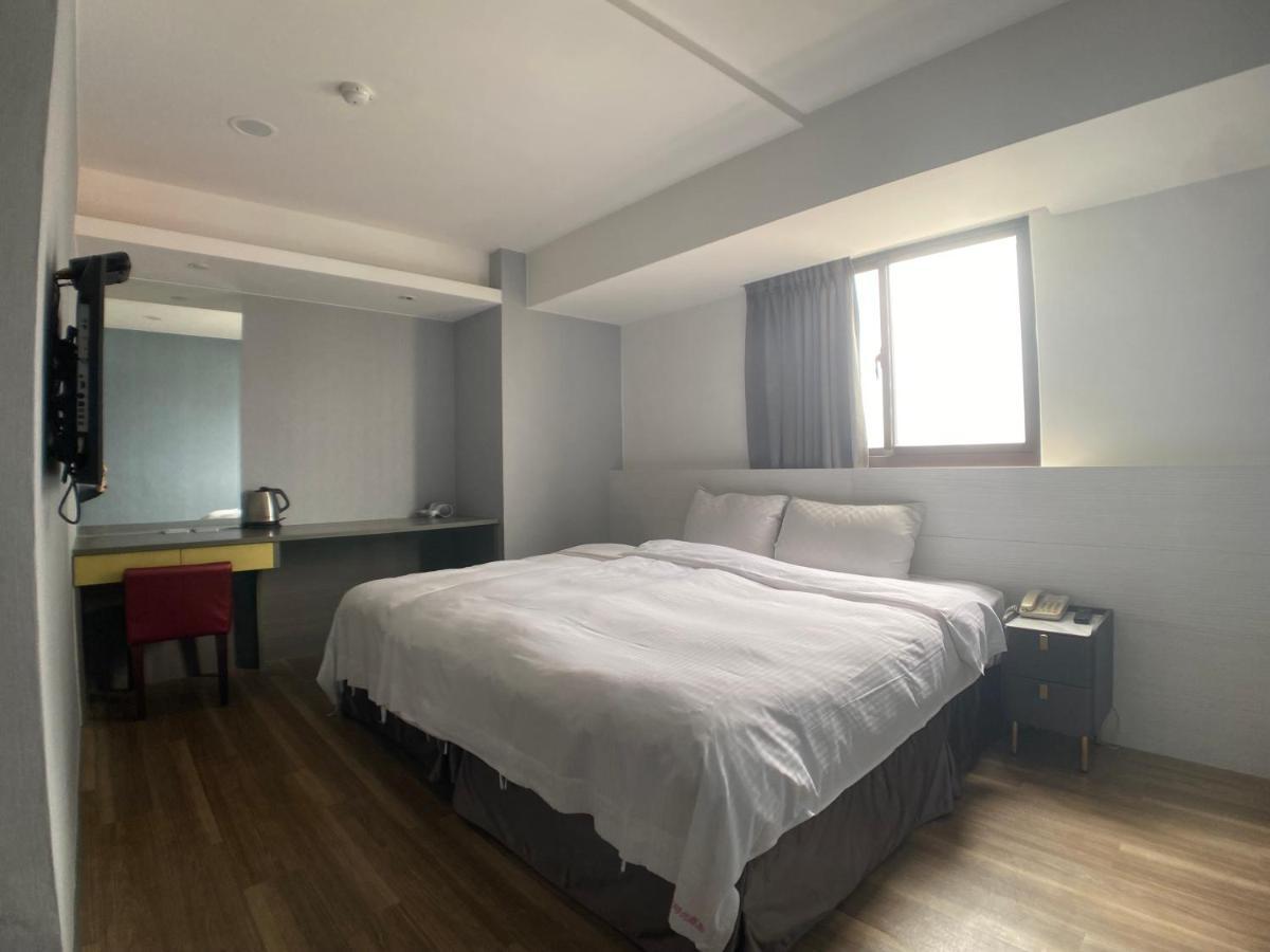 Bonjour Hotel Taichung Dış mekan fotoğraf