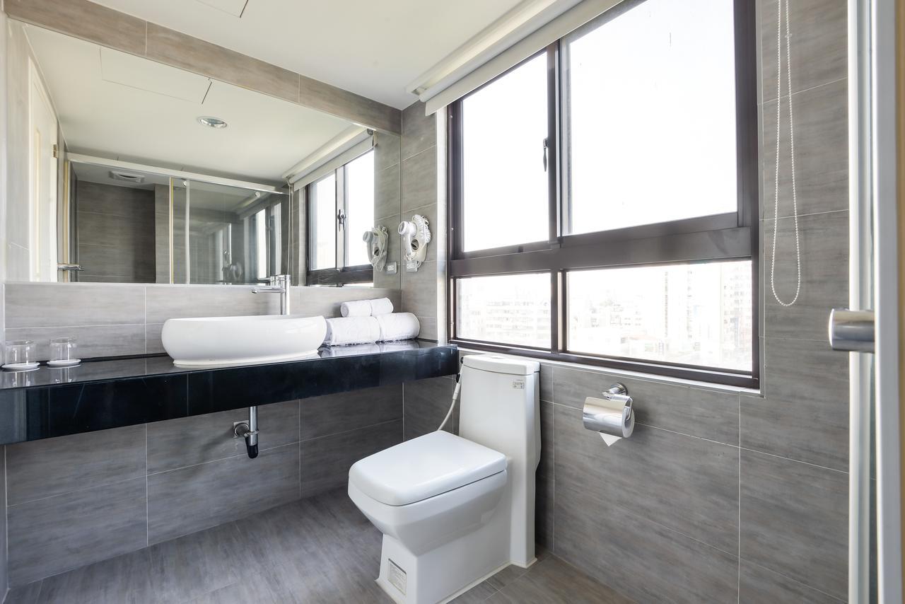 Bonjour Hotel Taichung Dış mekan fotoğraf